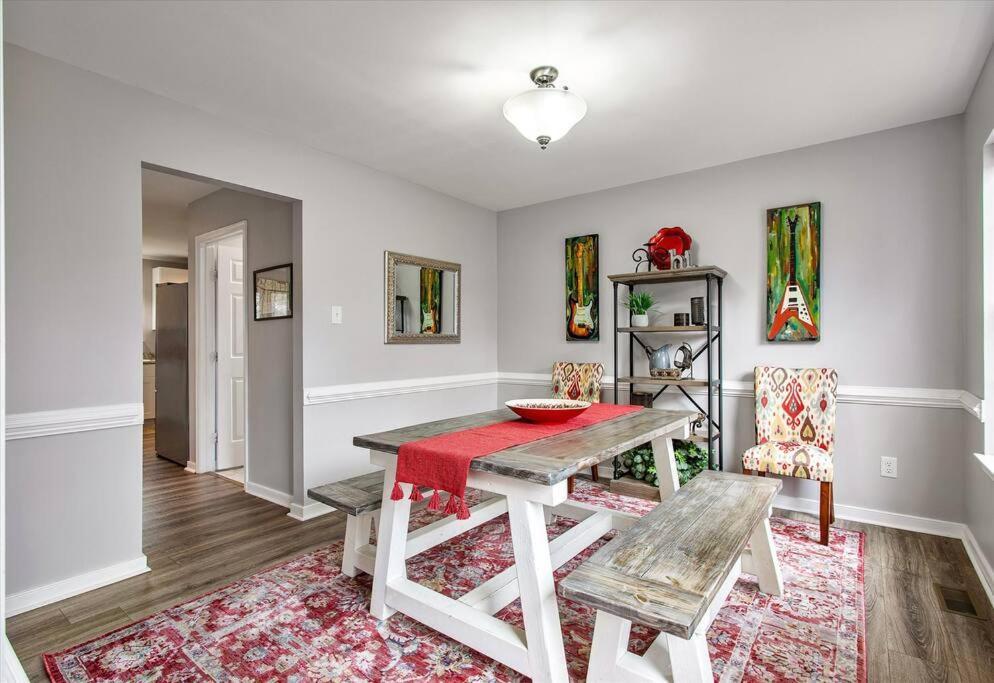 Charming 3-Bedroom Home In Heart Of אשלנד מראה חיצוני תמונה