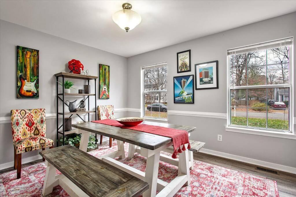 Charming 3-Bedroom Home In Heart Of אשלנד מראה חיצוני תמונה